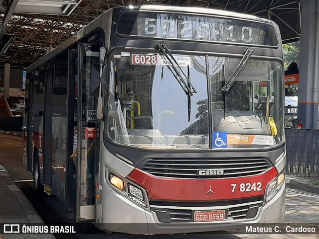 Transwolff Transportes e Turismo 7 8242 na cidade de São Paulo, São Paulo, Brasil, por Mateus C.  Cardoso. Número da foto: #12492113.