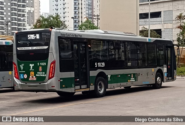 Via Sudeste Transportes S.A. 5 1029 na cidade de São Paulo, São Paulo, Brasil, por Diego Cardoso da Silva. Número da foto: #12491125.