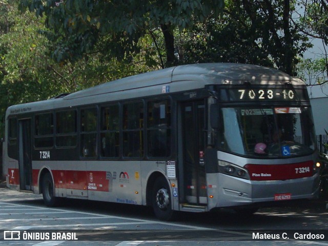 Viação Metrópole Paulista - Zona Sul 7 3214 na cidade de São Paulo, São Paulo, Brasil, por Mateus C.  Cardoso. Número da foto: #12490363.