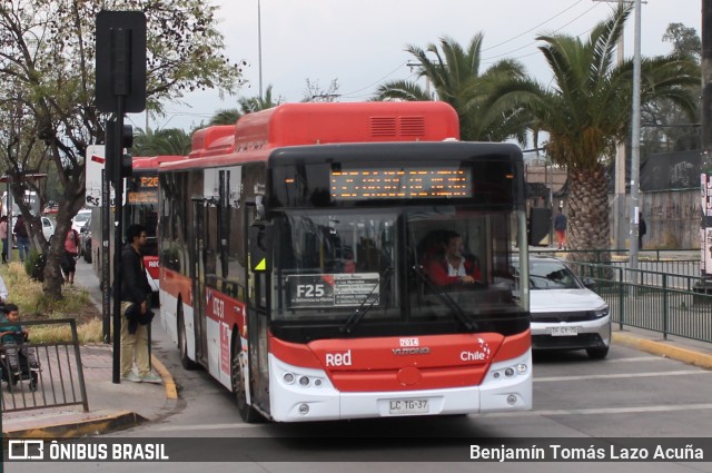 Buses Omega 7014 na cidade de Puente Alto, Cordillera, Metropolitana de Santiago, Chile, por Benjamín Tomás Lazo Acuña. Número da foto: #12493739.