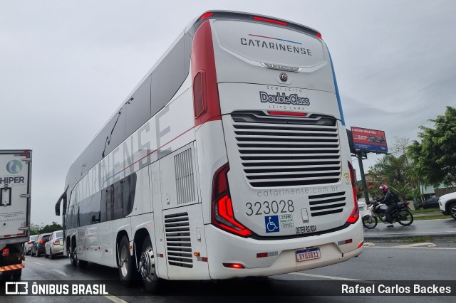 Auto Viação Catarinense 323028 na cidade de Florianópolis, Santa Catarina, Brasil, por Rafael Carlos Backes. Número da foto: #12492882.