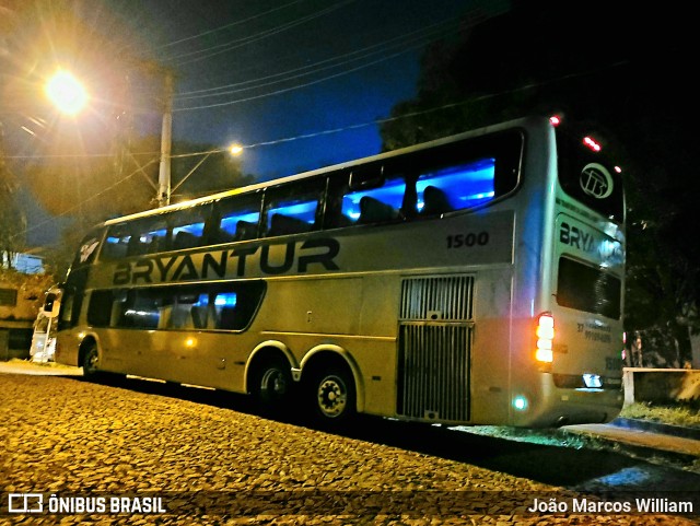 BryanTur 1500 na cidade de Divinópolis, Minas Gerais, Brasil, por João Marcos William. Número da foto: #12495858.