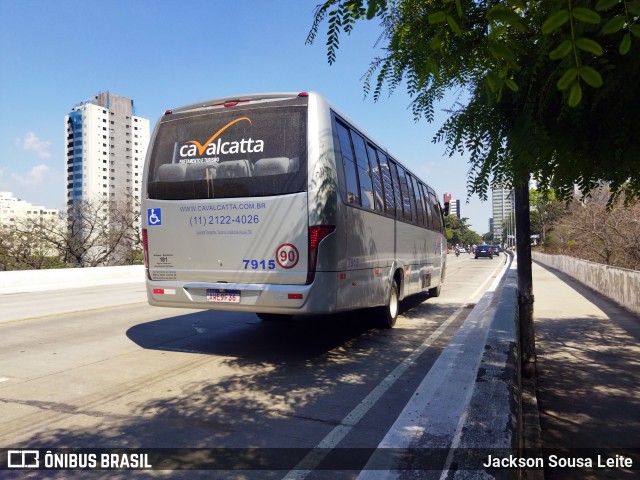 Cavalcatta Transportes Locadora de Veículos 7915 na cidade de São Paulo, São Paulo, Brasil, por Jackson Sousa Leite. Número da foto: #12497002.