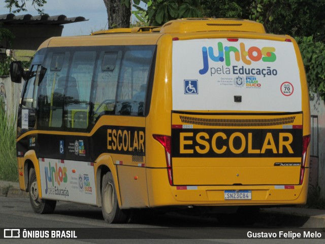 Escolares 3C84 na cidade de Cabo de Santo Agostinho, Pernambuco, Brasil, por Gustavo Felipe Melo. Número da foto: #12454144.