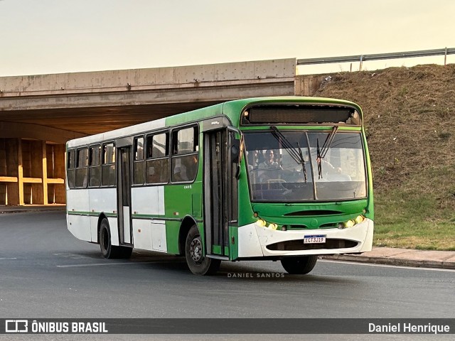 Ônibus Particulares 19 na cidade de Cuiabá, Mato Grosso, Brasil, por Daniel Henrique. Número da foto: #12453508.