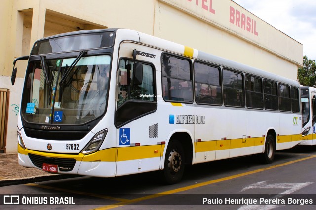 Empresa Cruz 97632 na cidade de Araraquara, São Paulo, Brasil, por Paulo Henrique Pereira Borges. Número da foto: #12455586.