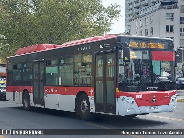 Redbus Urbano 1556 na cidade de Providencia, Santiago, Metropolitana de Santiago, Chile, por Benjamín Tomás Lazo Acuña. Número da foto: #12453472.