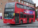 Metrobus E226 na cidade de London, Greater London, Inglaterra, por Fábio Takahashi Tanniguchi. Número da foto: #12455376.