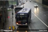 Viação Atual 38.701 na cidade de São Paulo, São Paulo, Brasil, por Roberto Teixeira. Número da foto: #:id.