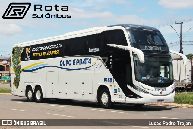 Viação Ouro e Prata 1029 na cidade de Carazinho, Rio Grande do Sul, Brasil, por Lucas Pedro Trojan. Número da foto: #12499485.