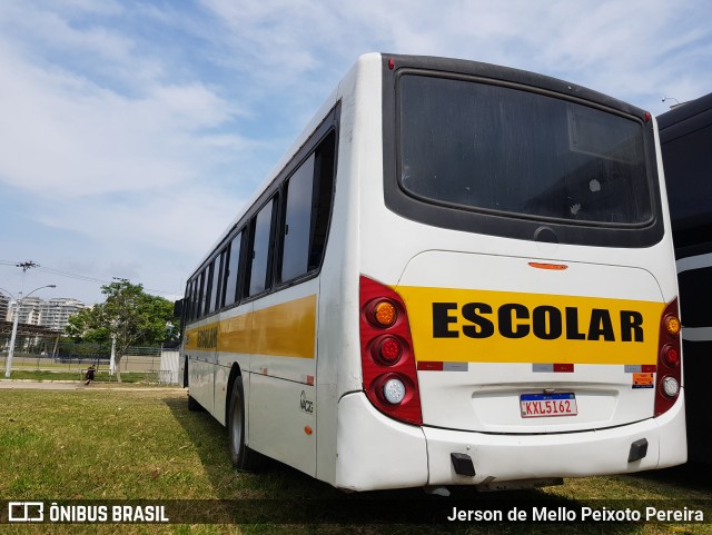 Escolares  na cidade de Niterói, Rio de Janeiro, Brasil, por Jerson de Mello Peixoto Pereira. Número da foto: #12498946.