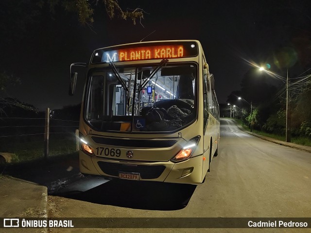 Expresso Azul 17069 na cidade de Pinhais, Paraná, Brasil, por Cadmiel Pedroso. Número da foto: #12501397.