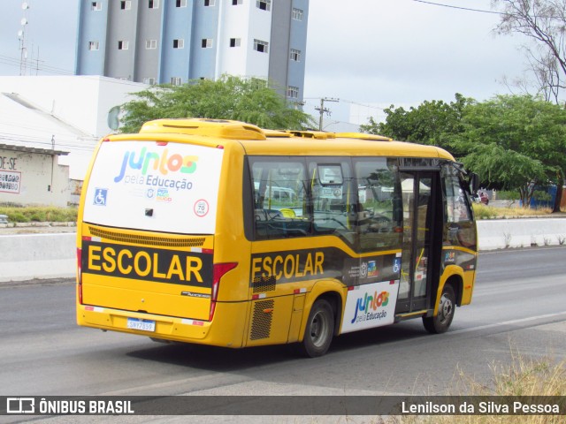 Escolares 795 na cidade de Caruaru, Pernambuco, Brasil, por Lenilson da Silva Pessoa. Número da foto: #12502913.