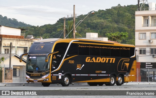Auto Viação Gadotti 7030 na cidade de Balneário Camboriú, Santa Catarina, Brasil, por Francisco Ivano. Número da foto: #12503818.
