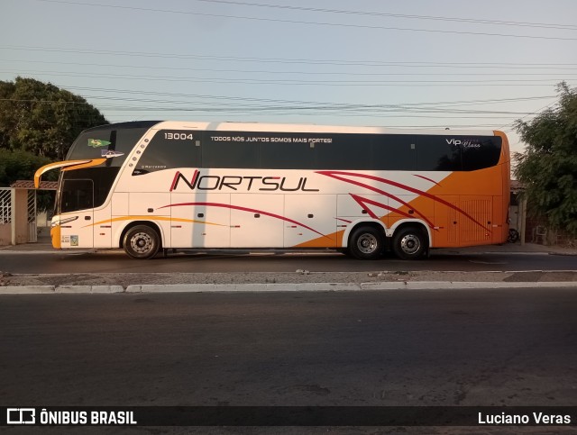 Papaléguas Turismo 13004 na cidade de Barroquinha, Ceará, Brasil, por Luciano Veras. Número da foto: #12502298.