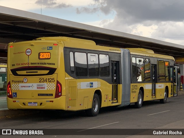 Viação Pioneira 234125 na cidade de Santa Maria, Distrito Federal, Brasil, por Gabriel Rocha. Número da foto: #12504907.