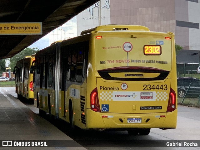 Viação Pioneira 234443 na cidade de Santa Maria, Distrito Federal, Brasil, por Gabriel Rocha. Número da foto: #12504916.
