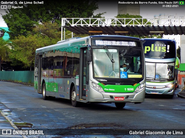 Viação Santa Brígida 1 1696 na cidade de São Paulo, São Paulo, Brasil, por Gabriel Giacomin de Lima. Número da foto: #12508482.