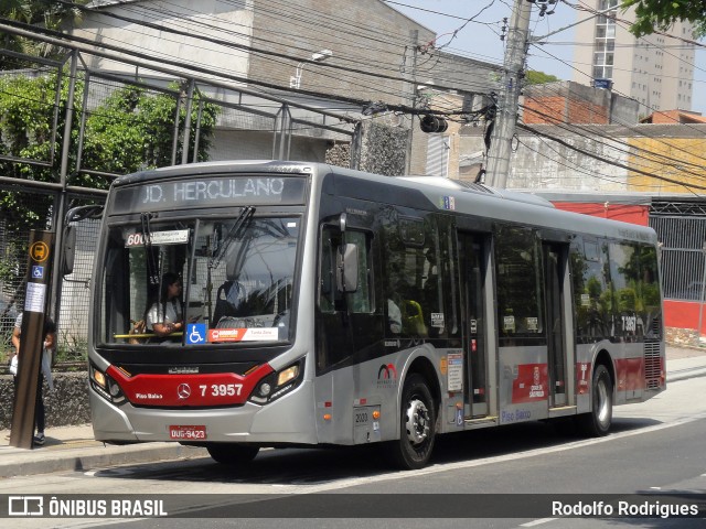 Viação Metrópole Paulista - Zona Sul 7 3957 na cidade de São Paulo, São Paulo, Brasil, por Rodolfo Rodrigues. Número da foto: #12507676.