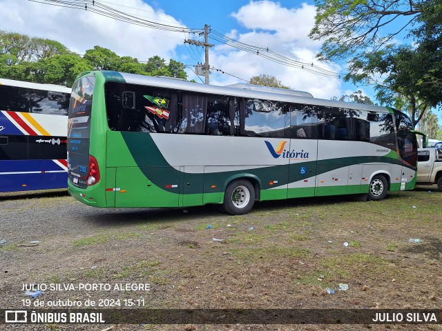Vitória Fretamento e Turismo 2102 na cidade de Porto Alegre, Rio Grande do Sul, Brasil, por JULIO SILVA. Número da foto: #12506803.