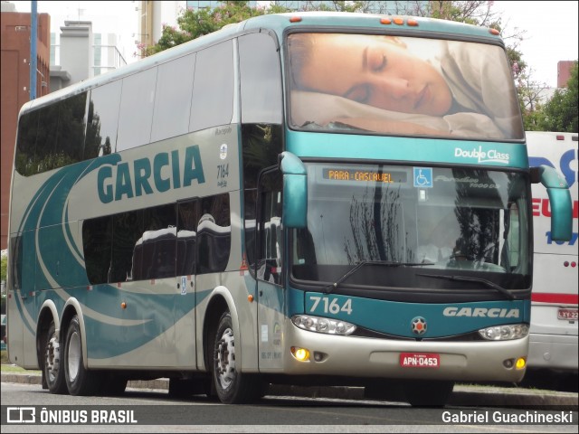 Viação Garcia 7164 na cidade de Curitiba, Paraná, Brasil, por Gabriel Guachineski. Número da foto: #12512813.