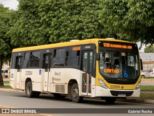 Viação Pioneira 233064 na cidade de Santa Maria, Distrito Federal, Brasil, por Gabriel Rocha. Número da foto: #12510941.