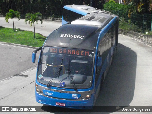 BRT RIO E30506C na cidade de Rio de Janeiro, Rio de Janeiro, Brasil, por Jorge Gonçalves. Número da foto: #12512671.