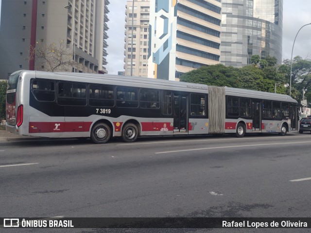 Viação Metrópole Paulista - Zona Sul 7 3819 na cidade de São Paulo, São Paulo, Brasil, por Rafael Lopes de Oliveira. Número da foto: #12510904.