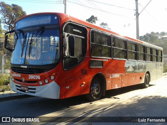 Viação Brasília 39074 na cidade de Sabará, Minas Gerais, Brasil, por Luiz Fernando. Número da foto: #12516740.