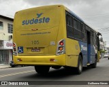Viação Sudeste 105 na cidade de Marataízes, Espírito Santo, Brasil, por Guilherme Neves. Número da foto: #12517217.