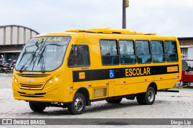 Escolares MICRUSS na cidade de Joinville, Santa Catarina, Brasil, por Diego Lip. Número da foto: #12519024.