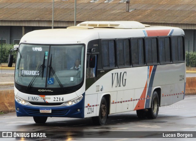 VMG - Viação Minas Gerais 2214 na cidade de Serra do Salitre, Minas Gerais, Brasil, por Lucas Borges . Número da foto: #12520666.