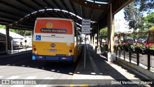 Santur - Santo Antônio Transporte Coletivo 212 na cidade de Garibaldi, Rio Grande do Sul, Brasil, por David Verissimo Jsauro. Número da foto: #12521427.