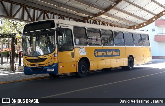 Santur - Santo Antônio Transporte Coletivo 212 na cidade de Garibaldi, Rio Grande do Sul, Brasil, por David Verissimo Jsauro. Número da foto: #12521433.