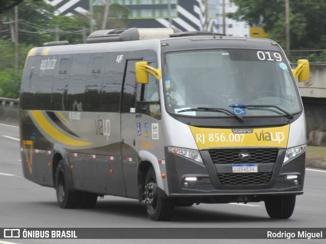 ViaUp Turismo RJ 856.007 na cidade de Rio de Janeiro, Rio de Janeiro, Brasil, por Rodrigo Miguel. Número da foto: #12457427.