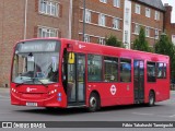 Abellio London Bus Company 8784 na cidade de London, Greater London, Inglaterra, por Fábio Takahashi Tanniguchi. Número da foto: #12457865.