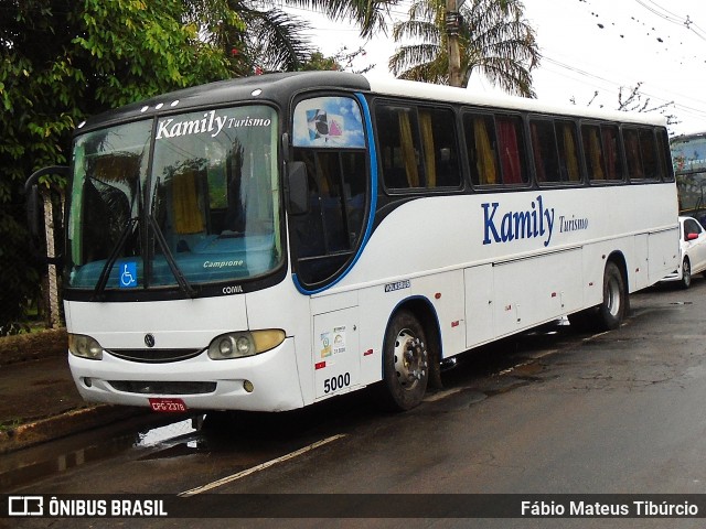 Kamily Turismo 5000 na cidade de Três Corações, Minas Gerais, Brasil, por Fábio Mateus Tibúrcio. Número da foto: #12525102.