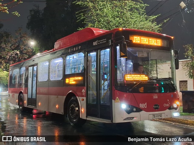 Metbus 2048 na cidade de Santiago, Santiago, Metropolitana de Santiago, Chile, por Benjamín Tomás Lazo Acuña. Número da foto: #12458322.