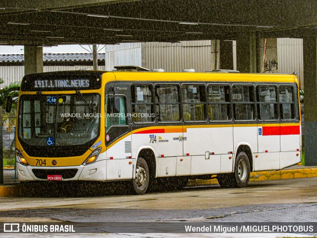 Empresa Metropolitana 704 na cidade de Recife, Pernambuco, Brasil, por Wendel Miguel /MIGUELPHOTOBUS. Número da foto: #12459192.