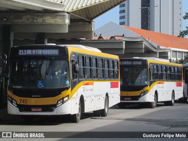 Empresa Metropolitana 745 na cidade de Recife, Pernambuco, Brasil, por Gustavo Felipe Melo. Número da foto: #12460552.