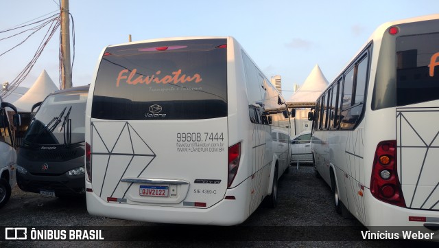 Flaviotur QJW2I22 na cidade de Balneário Camboriú, Santa Catarina, Brasil, por Vinícius Weber. Número da foto: #12463746.