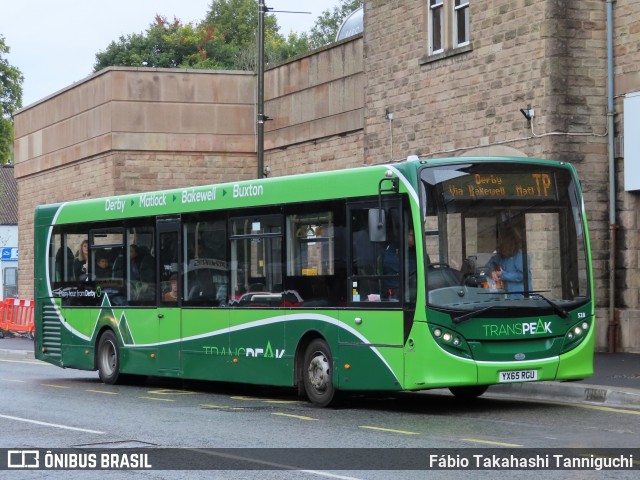 High Peak Buses 528 na cidade de Matlock, Derbyshire, Inglaterra, por Fábio Takahashi Tanniguchi. Número da foto: #12464586.
