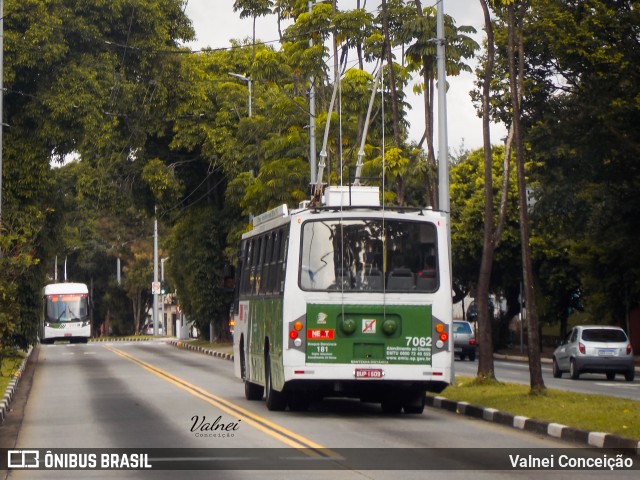 Next Mobilidade - ABC Sistema de Transporte 7062 na cidade de São Paulo, São Paulo, Brasil, por Valnei Conceição. Número da foto: #12464552.
