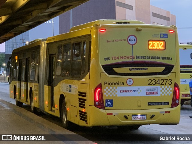 Viação Pioneira 234273 na cidade de Santa Maria, Distrito Federal, Brasil, por Gabriel Rocha. Número da foto: #12468602.