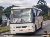 Ônibus Particulares 1800 na cidade de Arujá, São Paulo, Brasil, por Rômulo Santos. Número da foto: #:id.