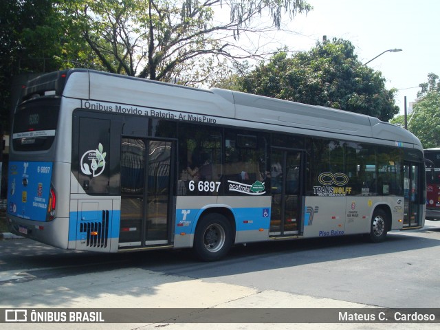 Transwolff Transportes e Turismo 6 6897 na cidade de São Paulo, São Paulo, Brasil, por Mateus C.  Cardoso. Número da foto: #12470922.