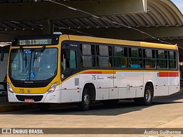 Empresa Metropolitana 715 na cidade de Jaboatão dos Guararapes, Pernambuco, Brasil, por Áudios Guilherme. Número da foto: #12471880.