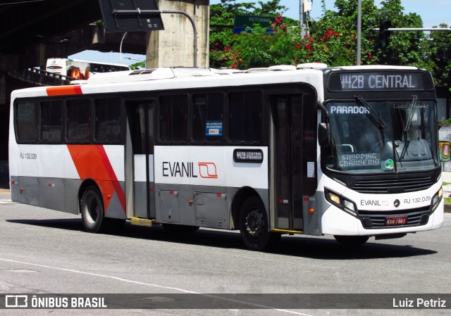 Evanil Transportes e Turismo RJ 132.029 na cidade de Rio de Janeiro, Rio de Janeiro, Brasil, por Luiz Petriz. Número da foto: #12547788.