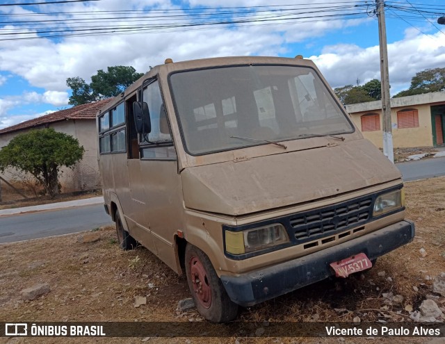 Ônibus Particulares 5377 na cidade de Várzea da Palma, Minas Gerais, Brasil, por Vicente de Paulo Alves. Número da foto: #12547984.