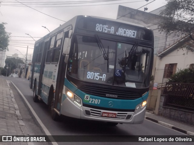 Viação Jacareí 2207 na cidade de Mogi das Cruzes, São Paulo, Brasil, por Rafael Lopes de Oliveira. Número da foto: #12550444.
